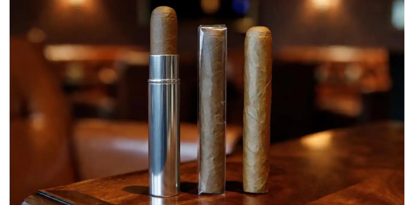 Tubos vs. Zellophan vs. Nackt: Die beste Rüstung für die Zigarre