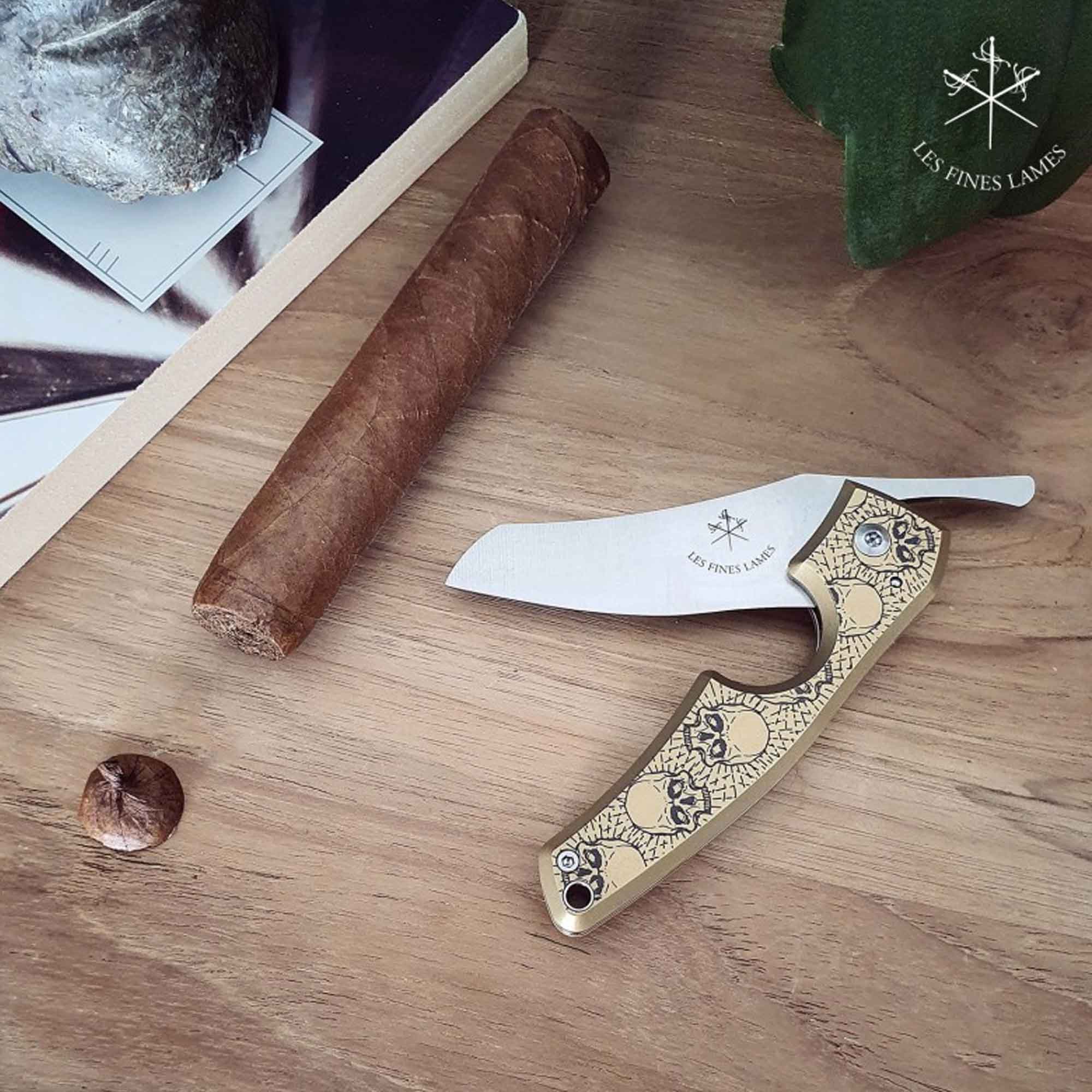 les-fines-lames-metal-sculls-02 Les Fines Lames cigar knife Le Petit Brass Skulls (CC0203003)