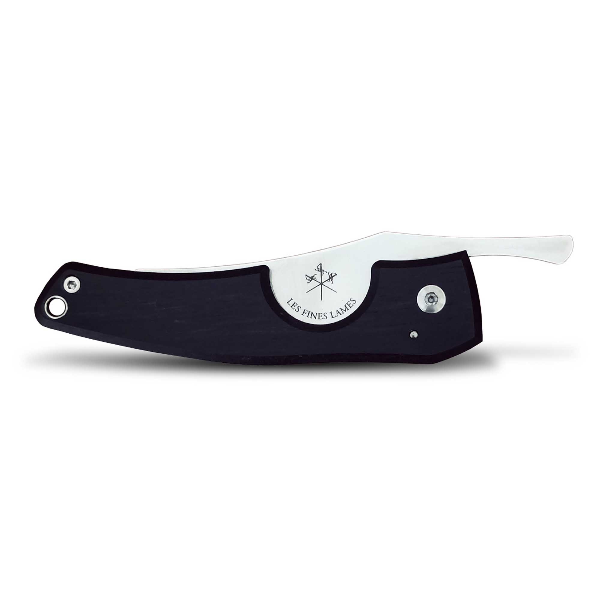 les-fines-lames-le-petit-ebony-CC0201002-01 Il coltello per sigari Le Petit Ebony di Les fines Lames ha una lama affilata in acciaio inossidabile 14C28N. Le scaglie del manico sono in ebano. Tagliare un sigaro con un coltello per sigari Per tagliare i sigari, devi