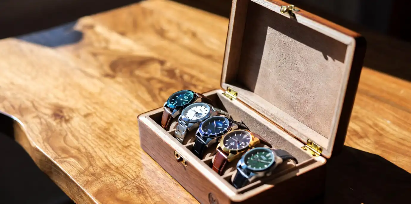 Upcycling von Zigarrenkisten: Kreative Ideen, was Kunden mit den leeren, wunderschönen Holz- und Zedernkisten zu Hause basteln können (von Gitarren über Uhrenboxen bis hin zu Regalen). Upcycling von Zigarrenkisten: Kreative Ideen, was Kunden mit den leeren, wunderschönen Holz- und Zedernkisten zu Hause basteln können (von Gitarren über Uhrenboxen bis hin zu Regalen).