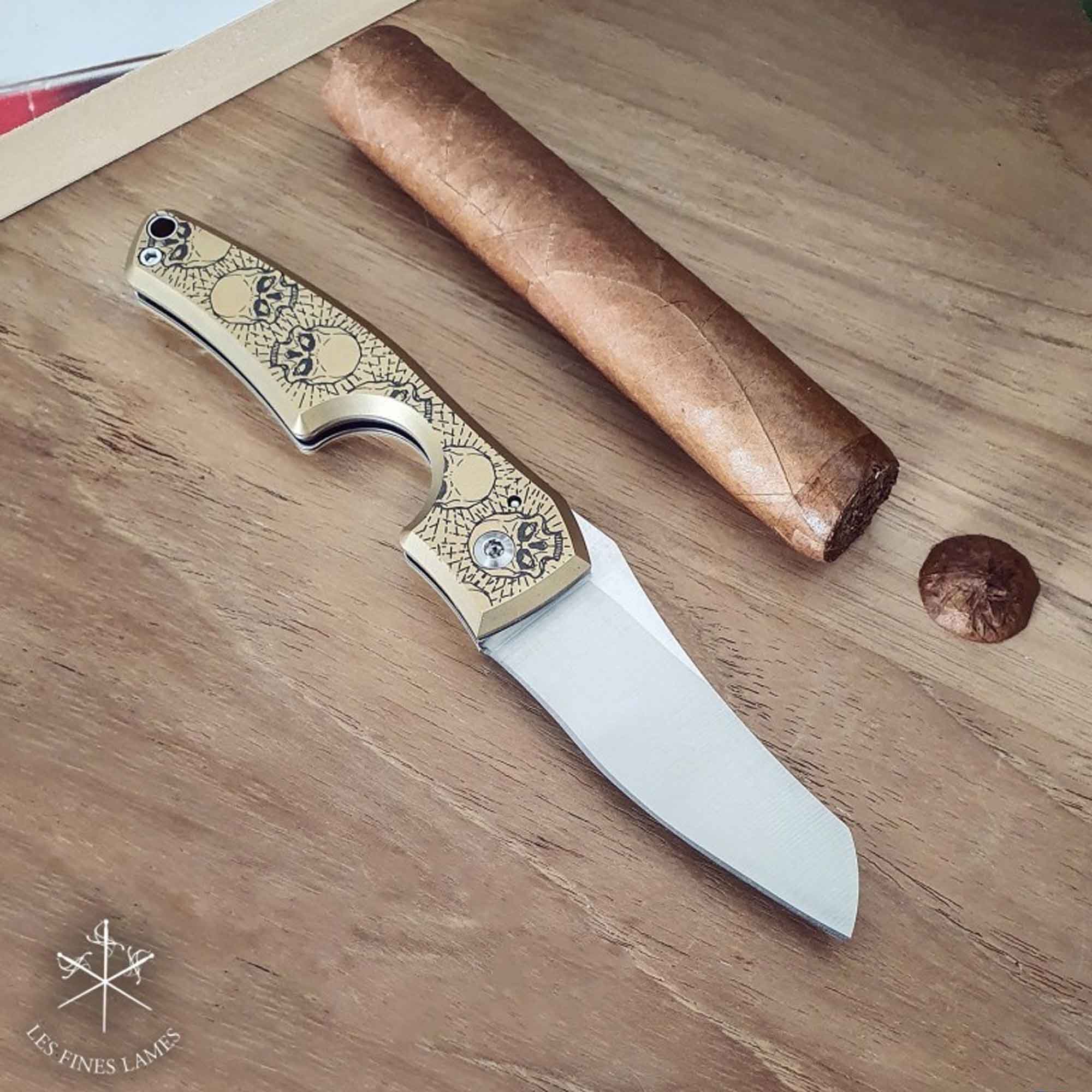 Les Fines Lames cigar knife Le Petit Brass Skulls (CC0203003)